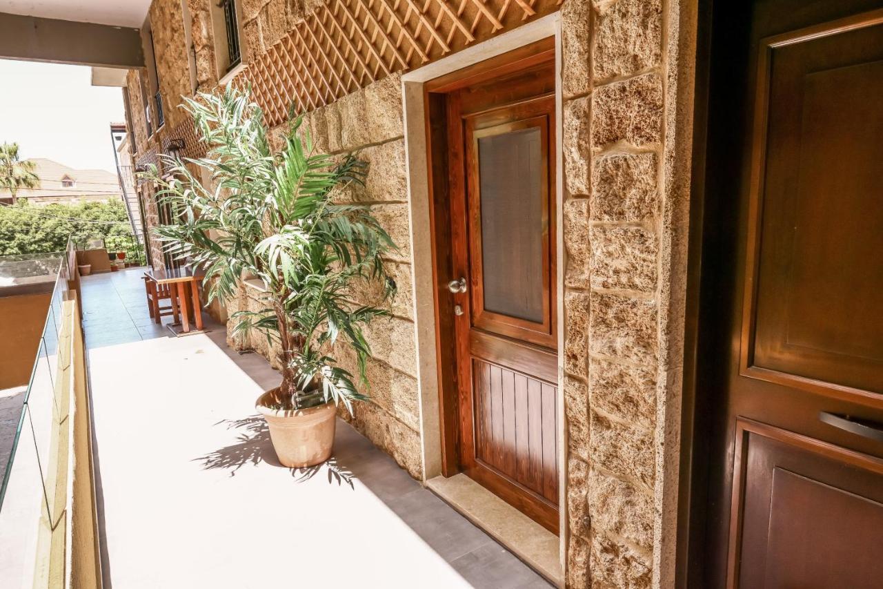 Old Town Guesthouses Batroûn Esterno foto