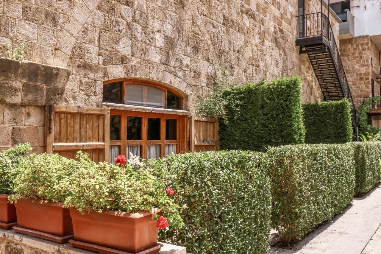 Old Town Guesthouses Batroûn Esterno foto