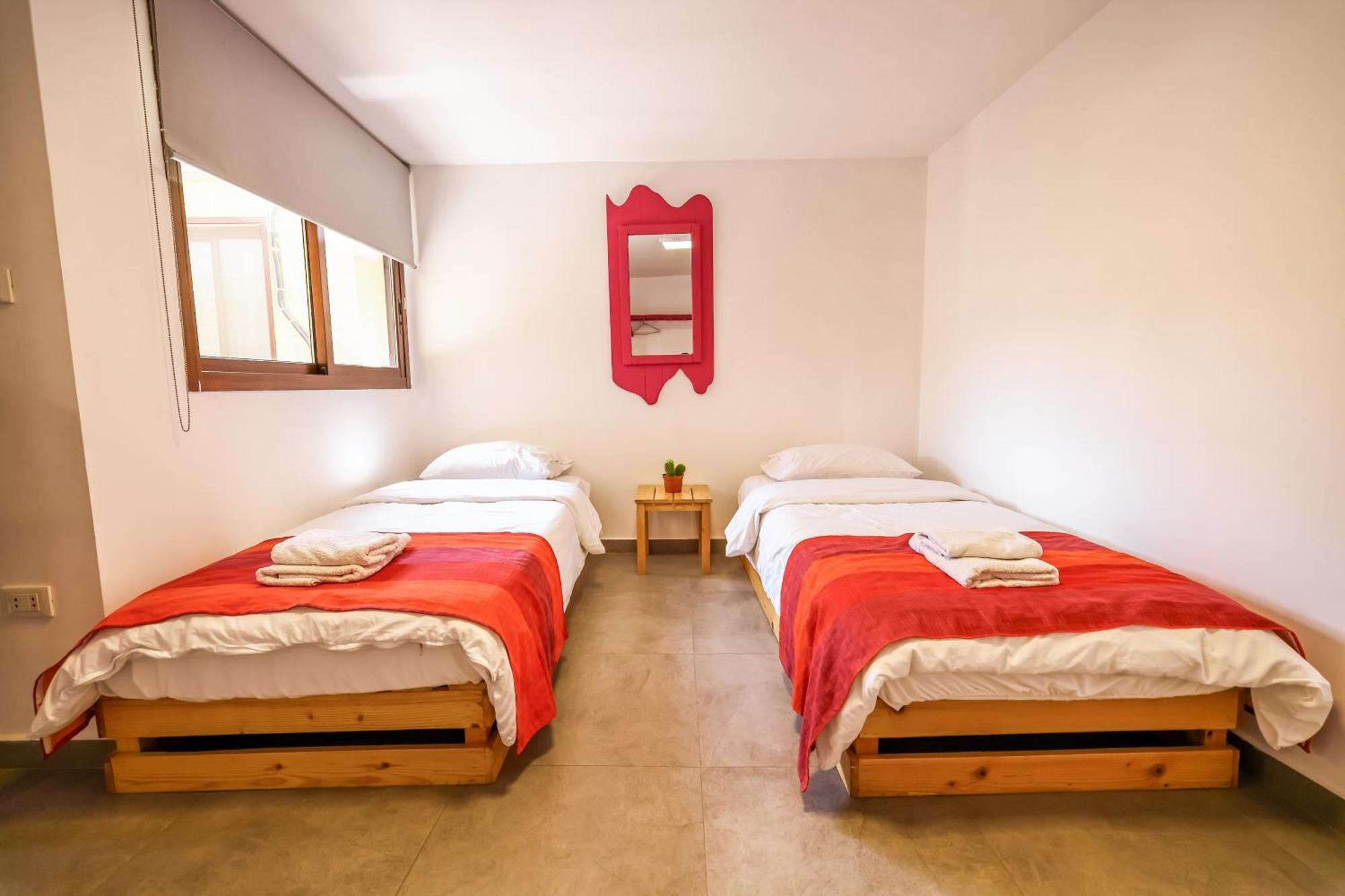 Old Town Guesthouses Batroûn Esterno foto