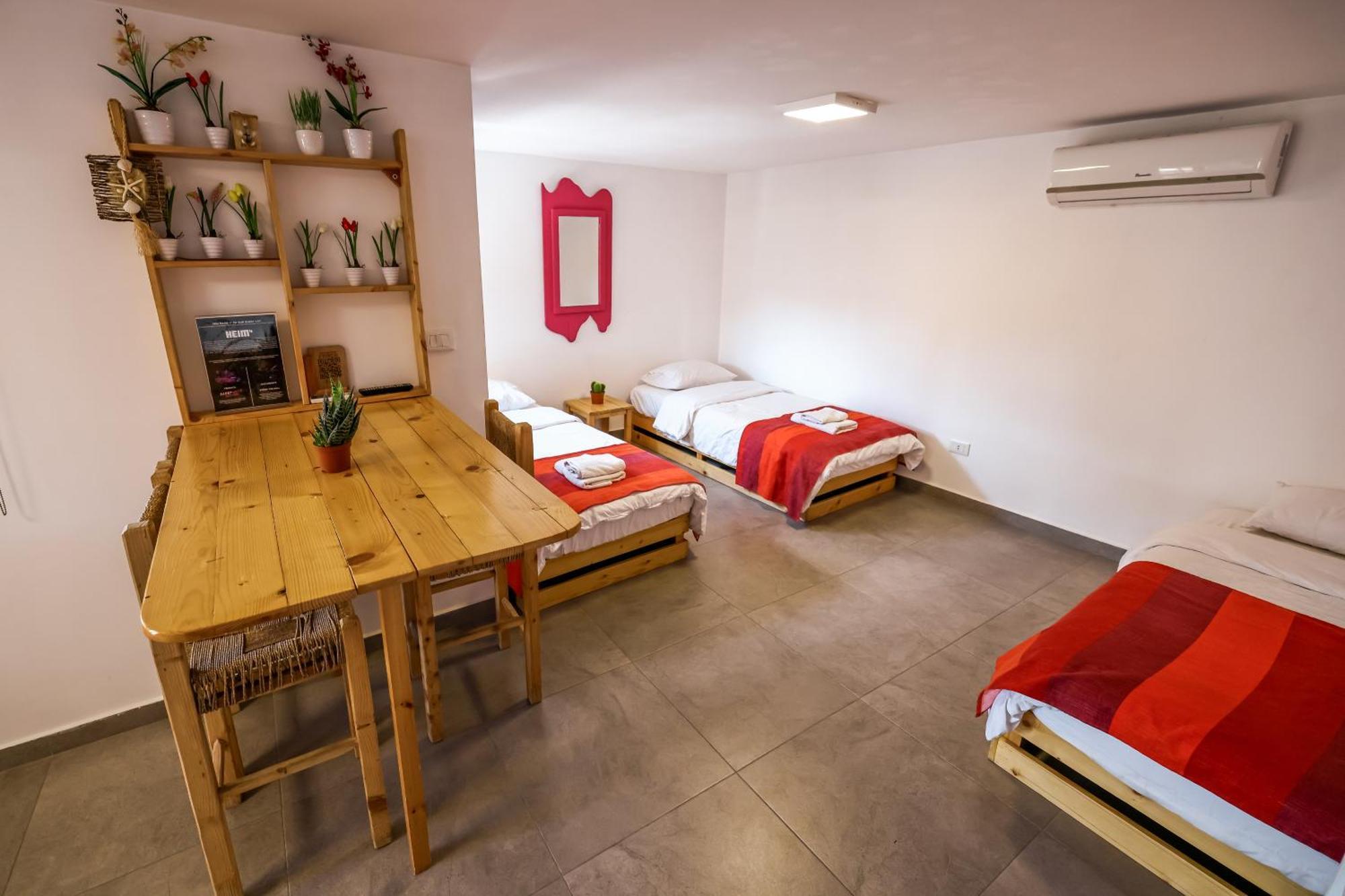 Old Town Guesthouses Batroûn Esterno foto
