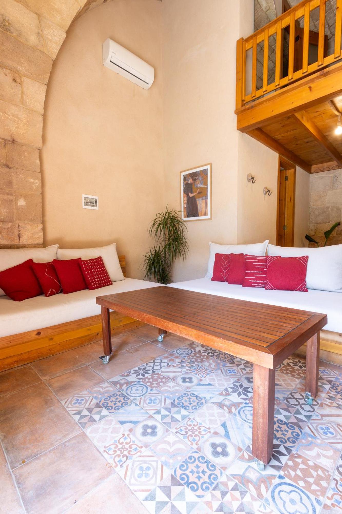 Old Town Guesthouses Batroûn Esterno foto