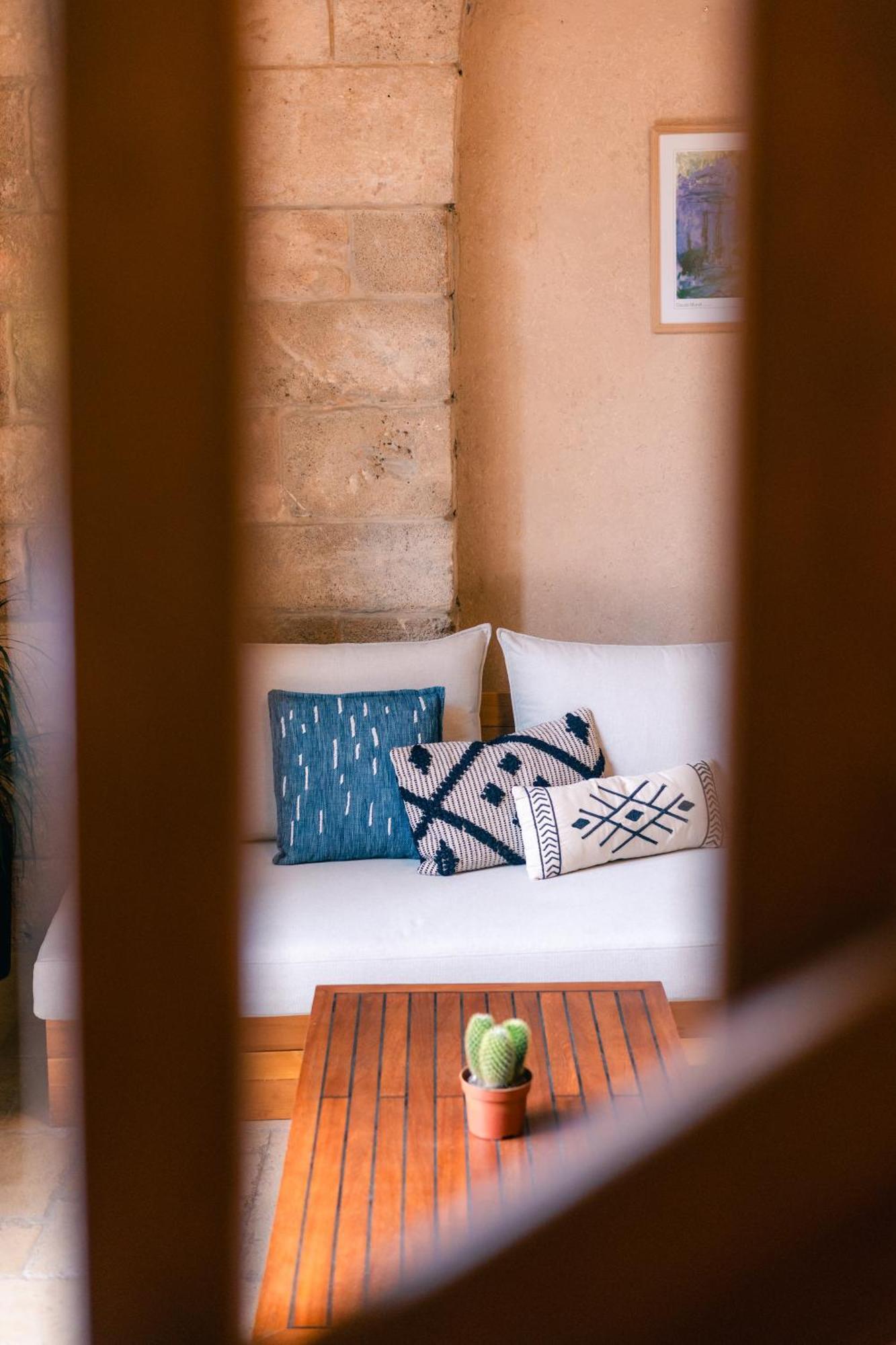 Old Town Guesthouses Batroûn Esterno foto