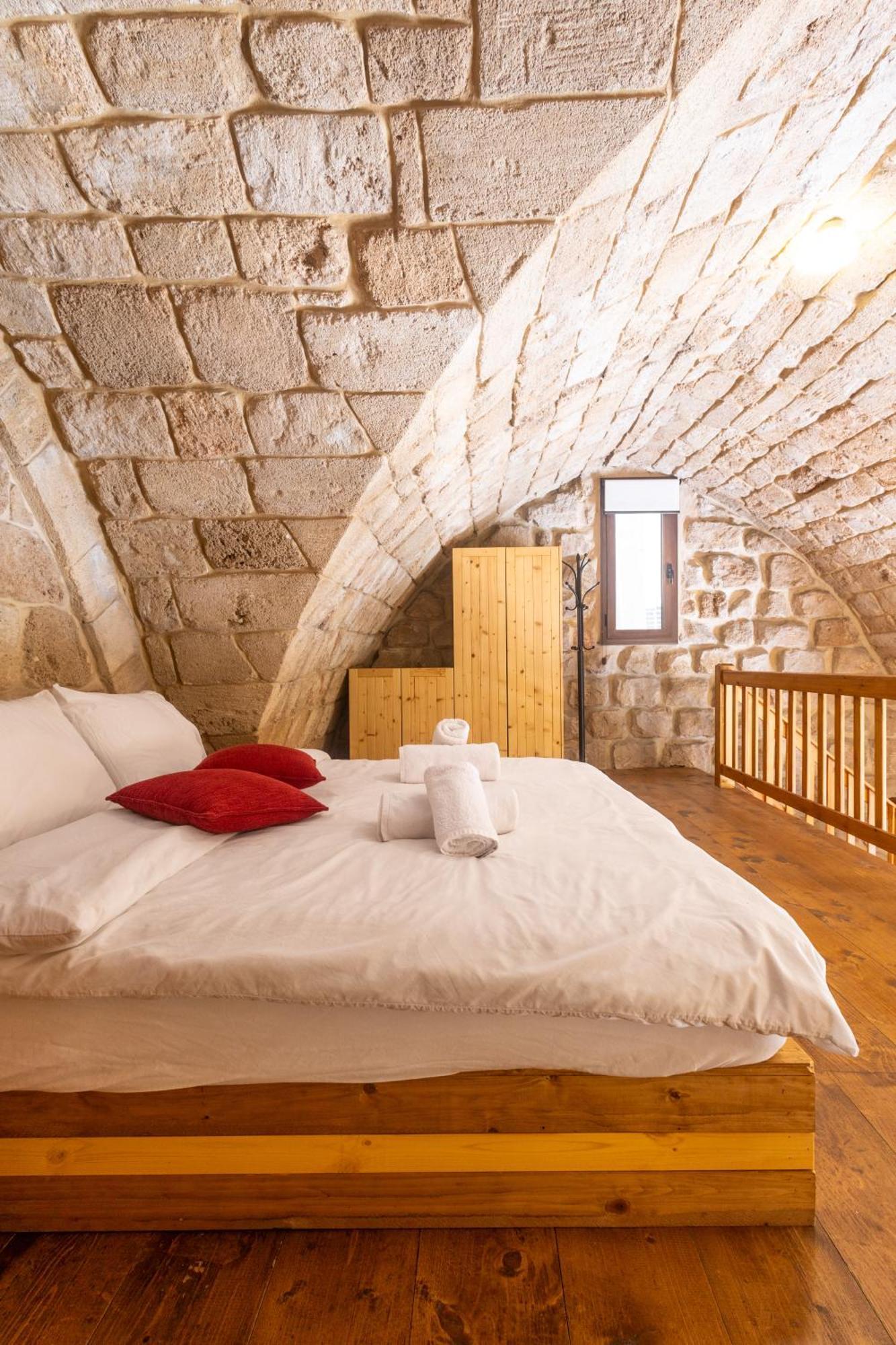 Old Town Guesthouses Batroûn Esterno foto