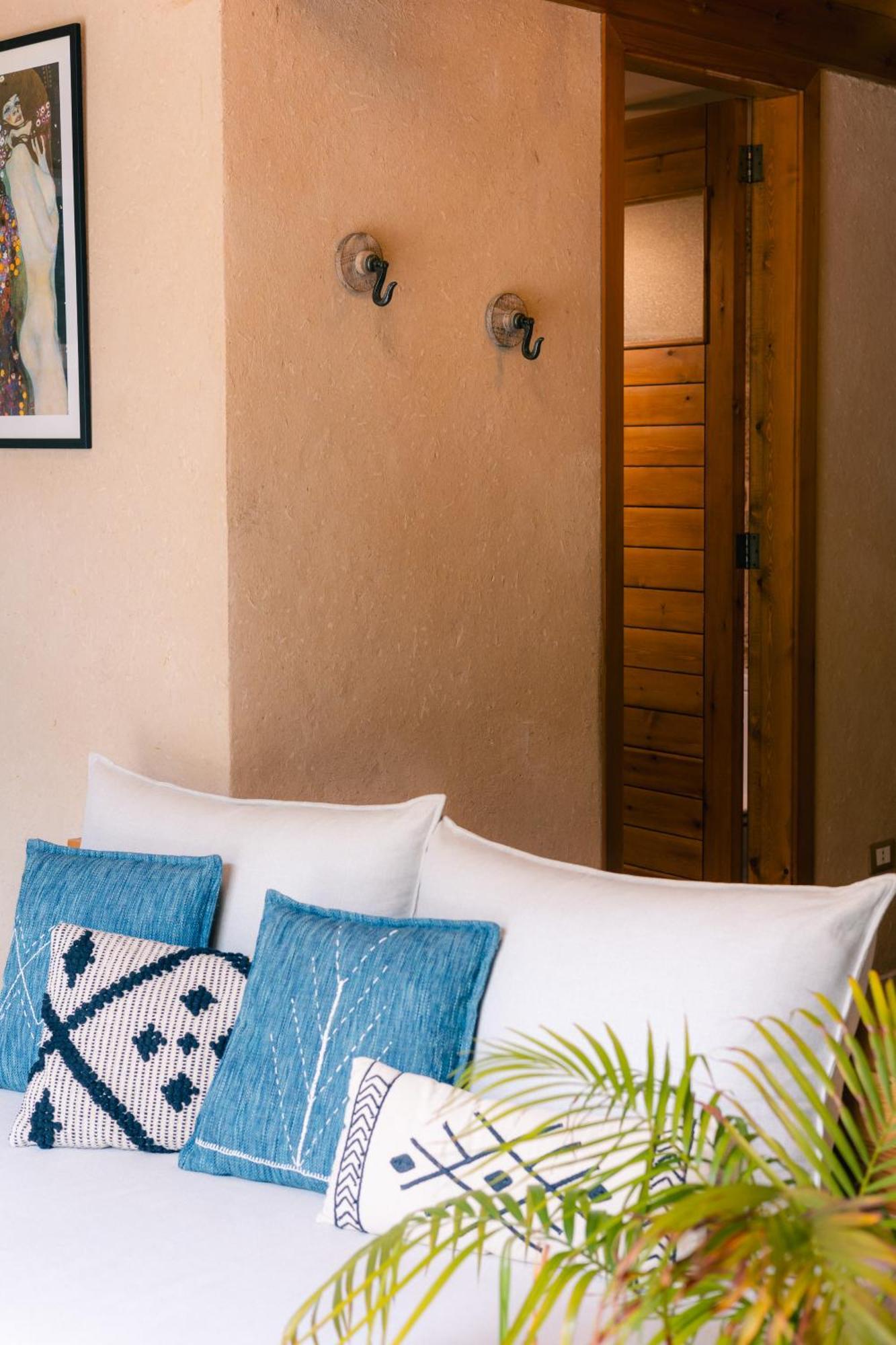 Old Town Guesthouses Batroûn Esterno foto