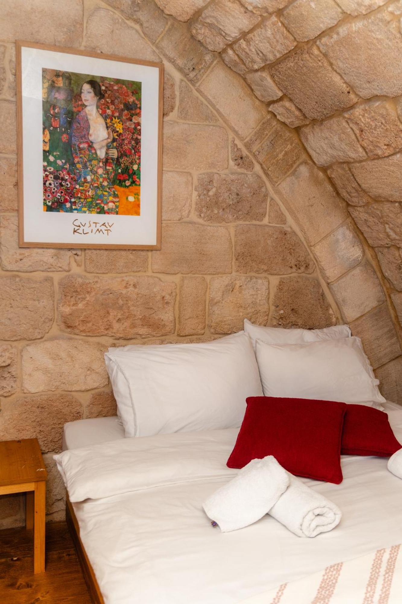 Old Town Guesthouses Batroûn Esterno foto