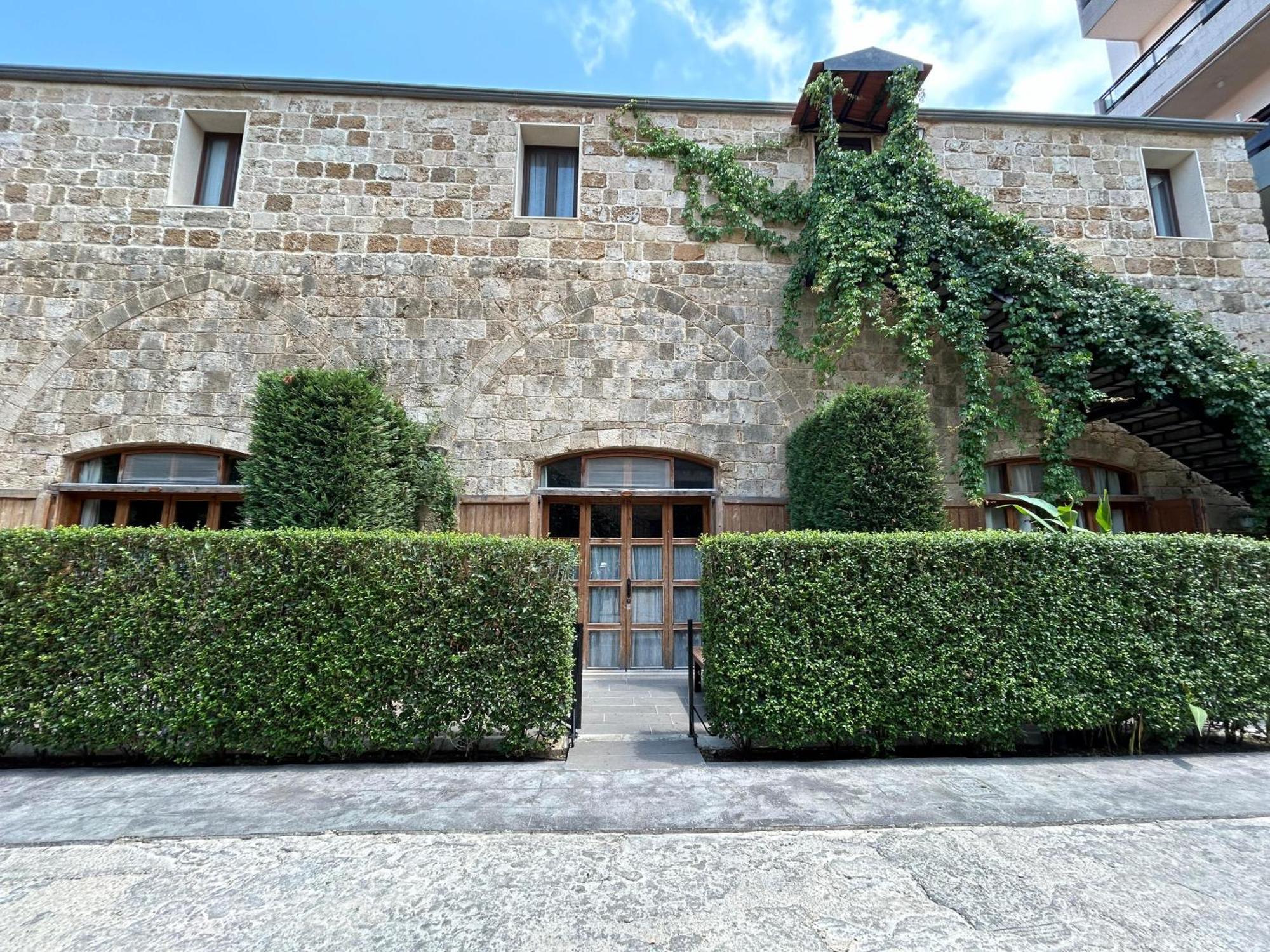 Old Town Guesthouses Batroûn Esterno foto