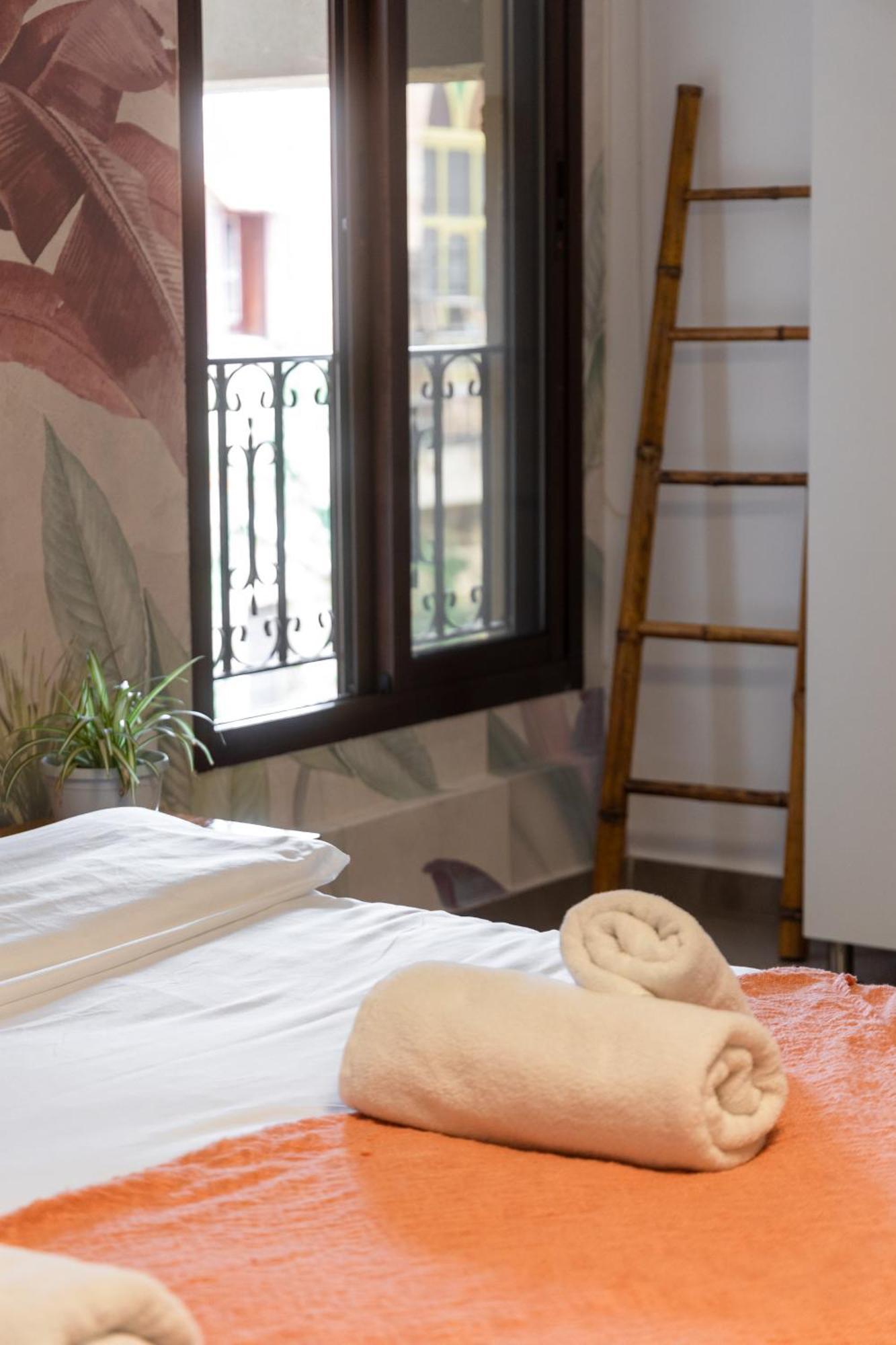 Old Town Guesthouses Batroûn Esterno foto