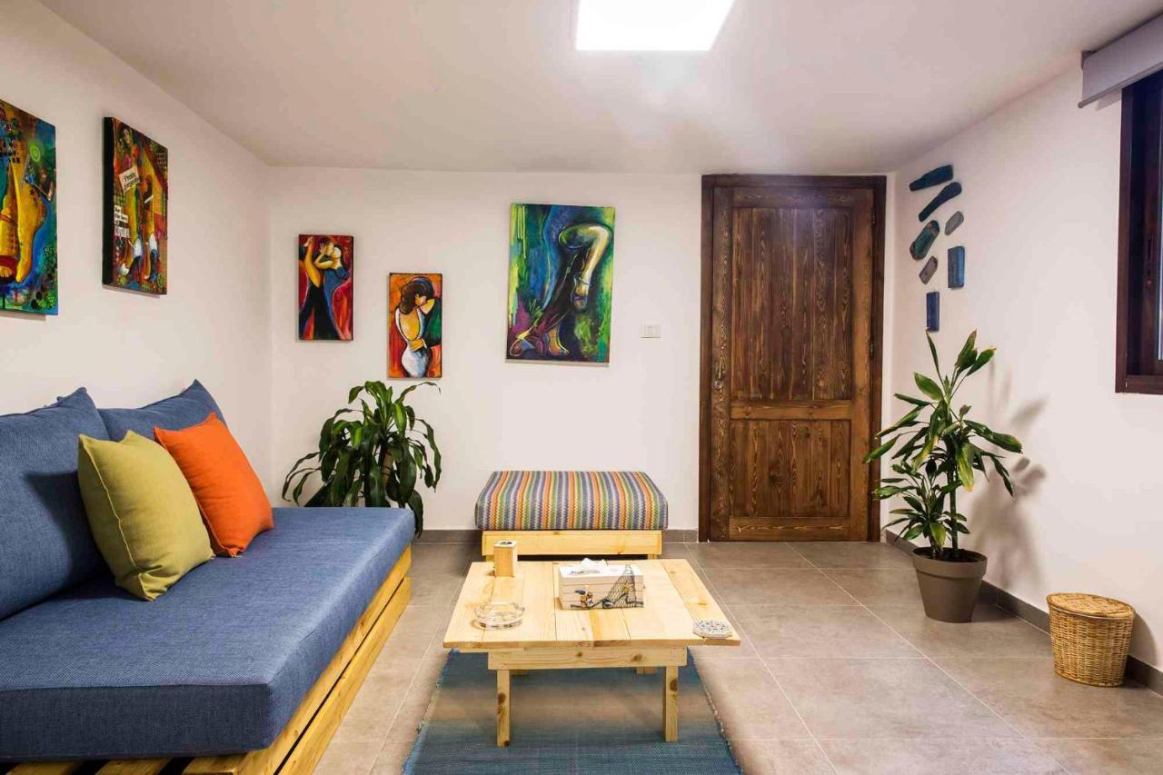 Old Town Guesthouses Batroûn Esterno foto